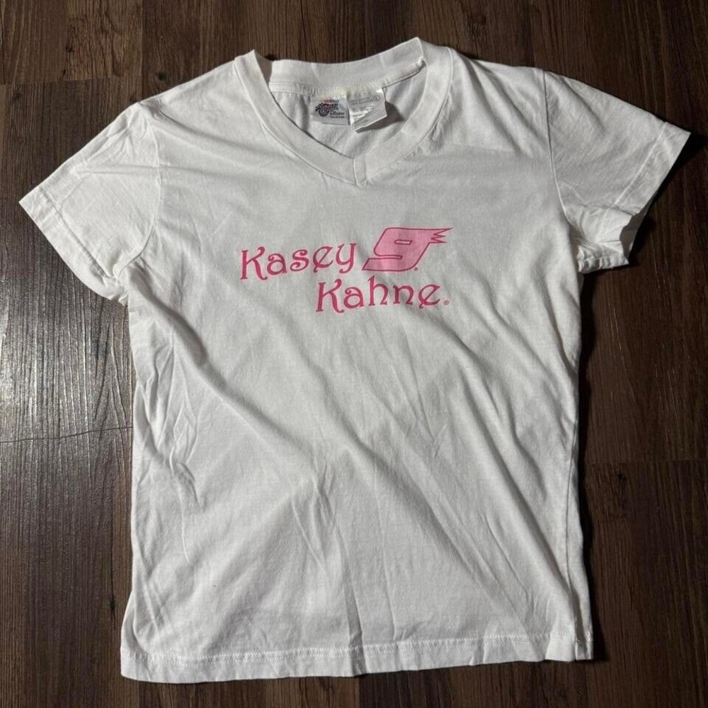 Kasey Kahne NASCAR Winners Circle Bodies Collection White V-Neck T-Shirt Large‎